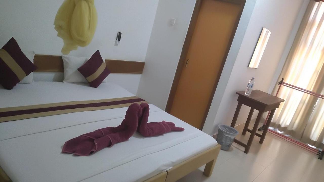 מלון אנוראדפורה Treasure House Tourist Rest מראה חיצוני תמונה